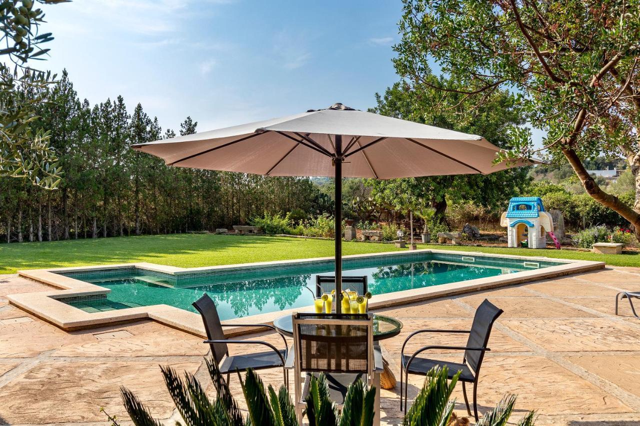 Hébergement de vacances With Amazing Pool In A Beautiful Rural Setting